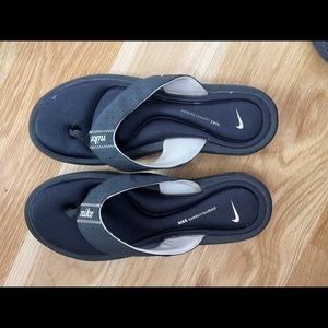Nike cushioned flip flops